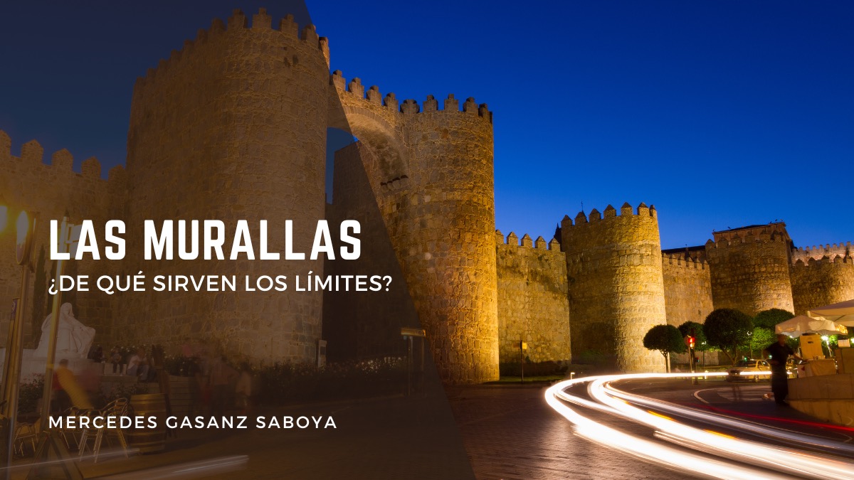 Las murallas de Avila iluminadas de noche para blog sobre murallas y los límites con base en el texto a tus muros llamarás Salvación Isaías 60:18