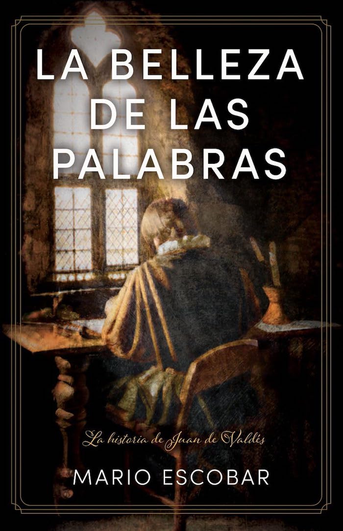 portada de la belleza de las palabras de mario escobar que muestra a juan de valdés en un escritorio